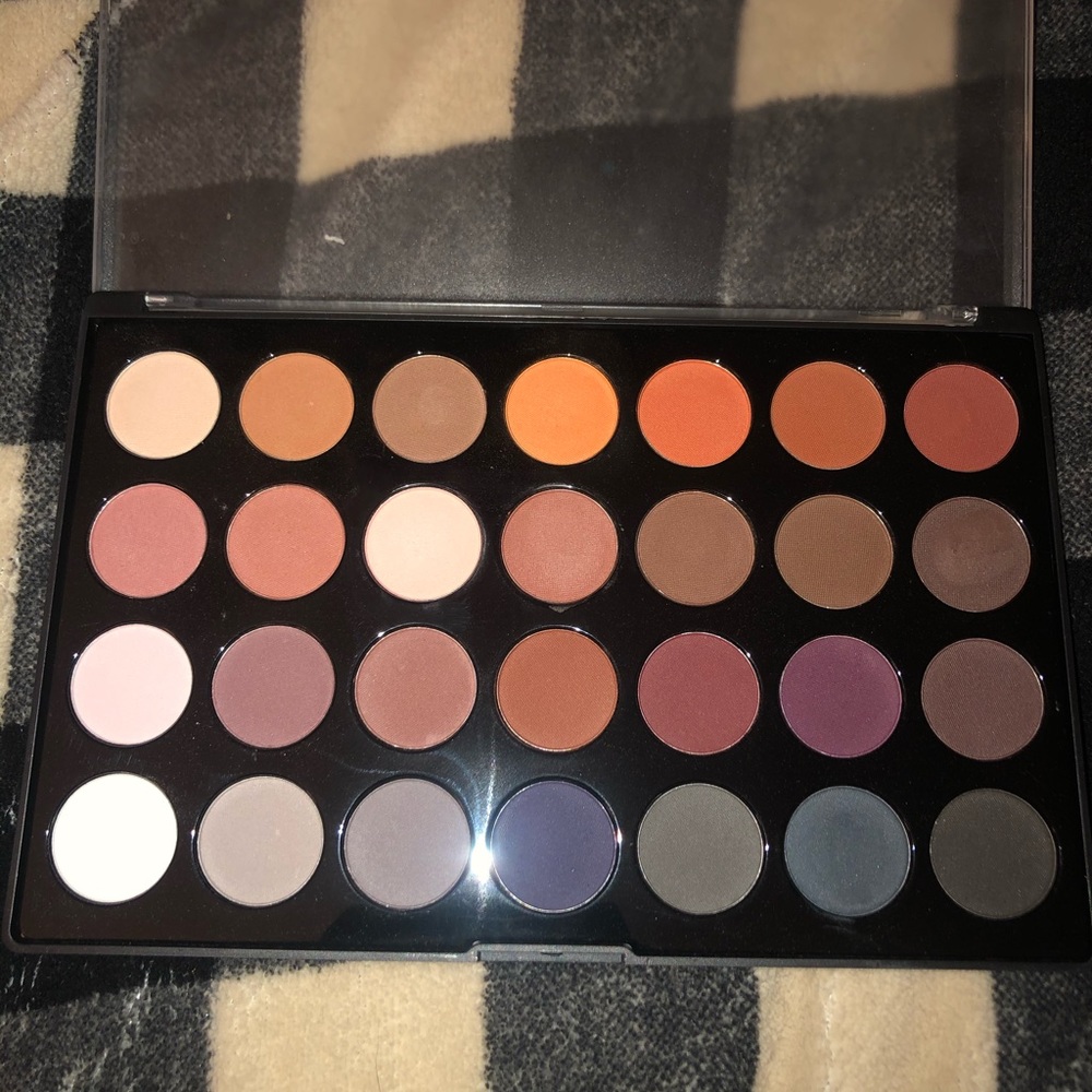 bh cosmetics eyeshadow pallet